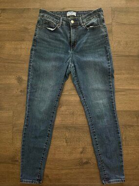 Denizen from Levi's Women's High-Rise Skinny Jeans Size 6 Short W28 L28